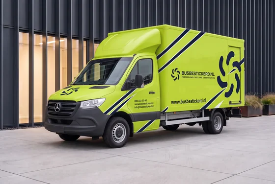 Voorbeeldontwerp pakket Car-wrap op een bakwagen