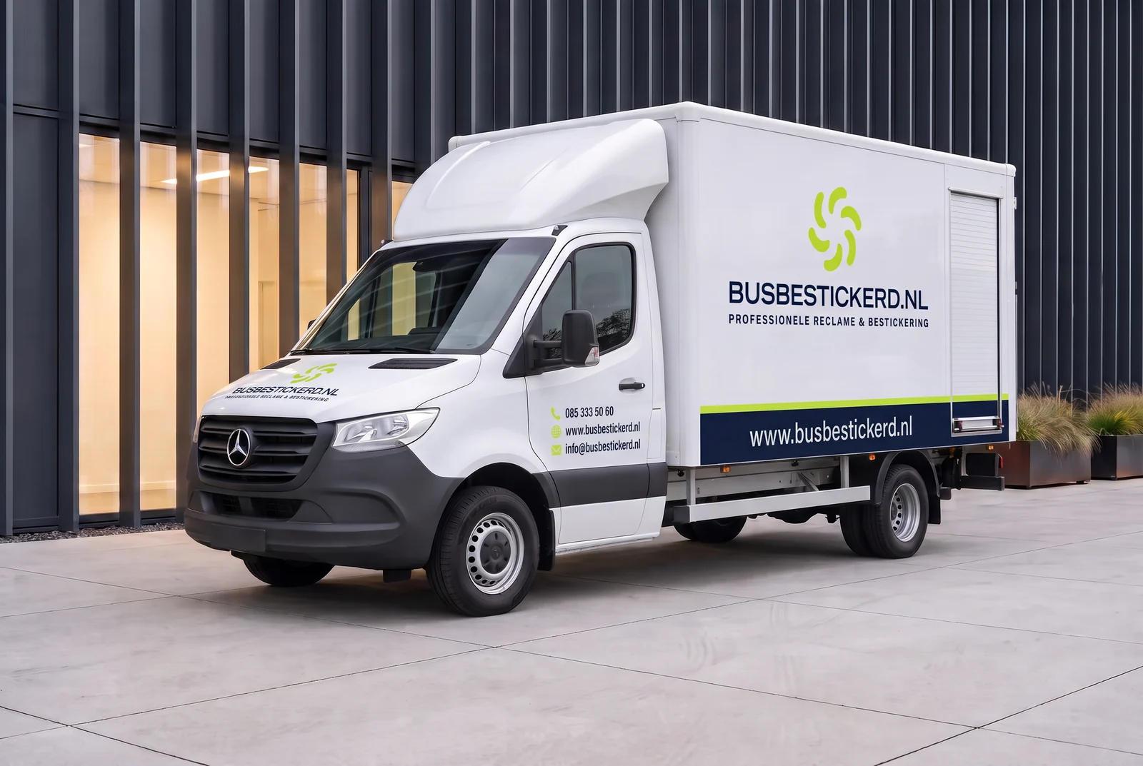 Voorbeeldontwerp pakket Medium op een bakwagen