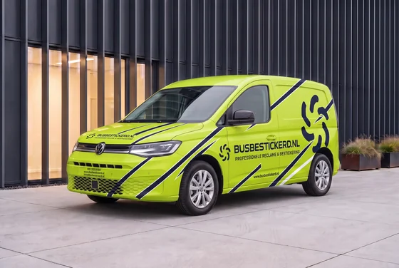 Voorbeeldontwerp pakket Car-wrap op een bestelauto