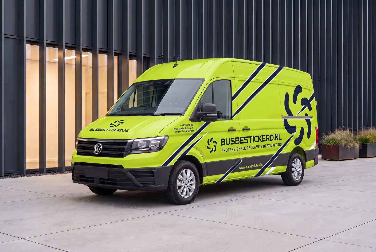 Voorbeeldontwerp pakket Car-wrap op een bestelwagen