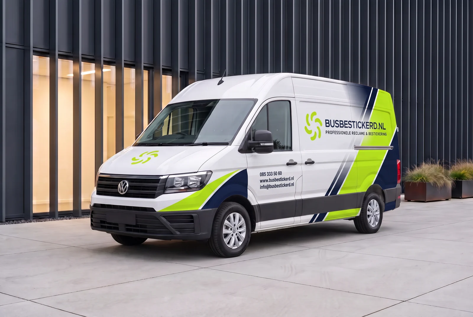 Voorbeeldontwerp pakket Creative op een bestelwagen
