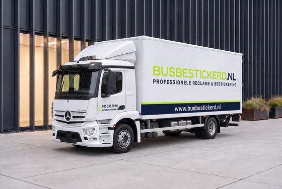 Voorbeeldontwerp pakket Medium op een vrachtwagen