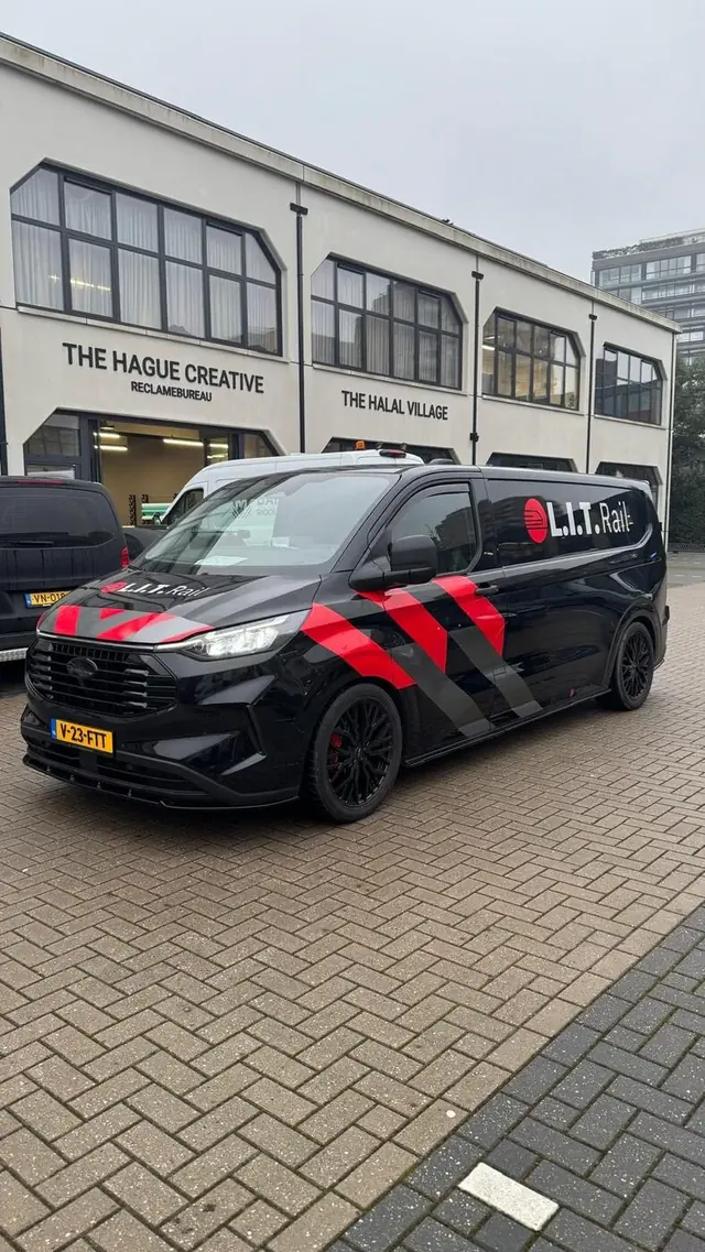 Bestelbus L.I.T. Rail: Groot pakket — belettering & gevarenaanduiding